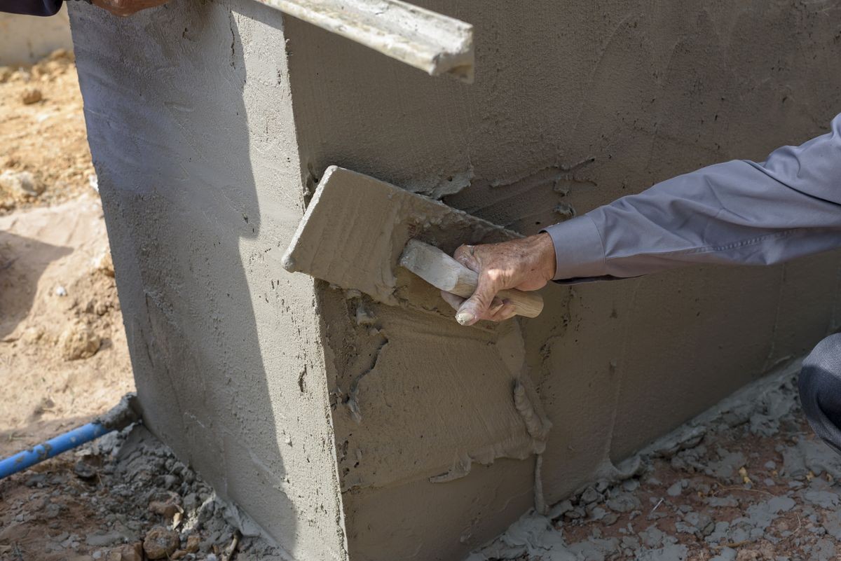 Bricklayer off plaster